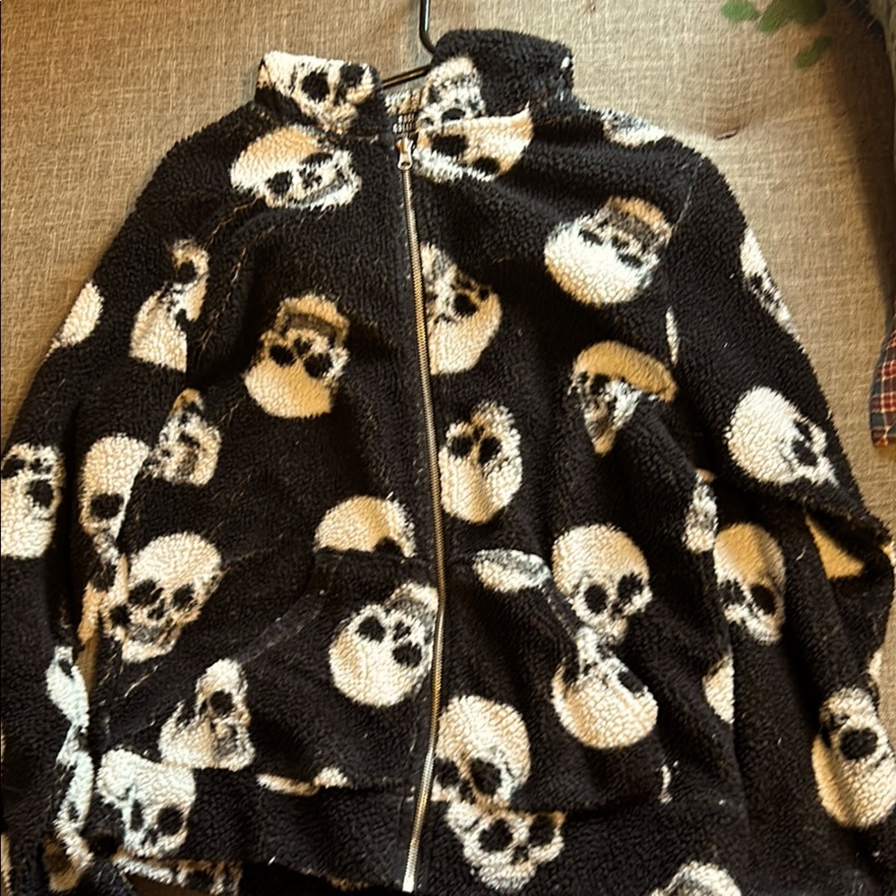 Black and White Skull Print Puffer Jacket